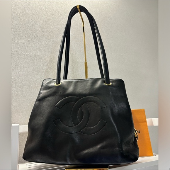 CHANEL Handbags - Chanel ✨Black ✨lambskin 💎Leather Tote Bag